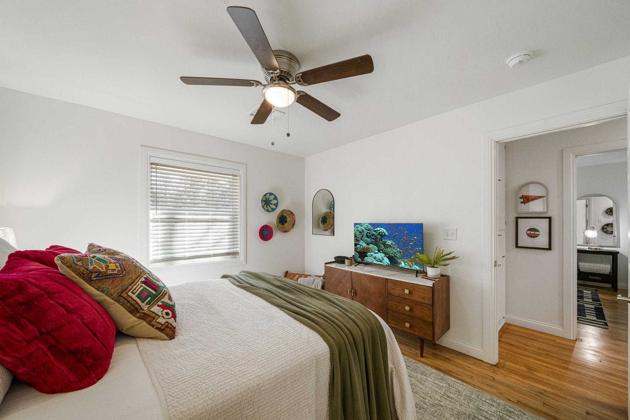 Guestroom 2 with Queen Bed