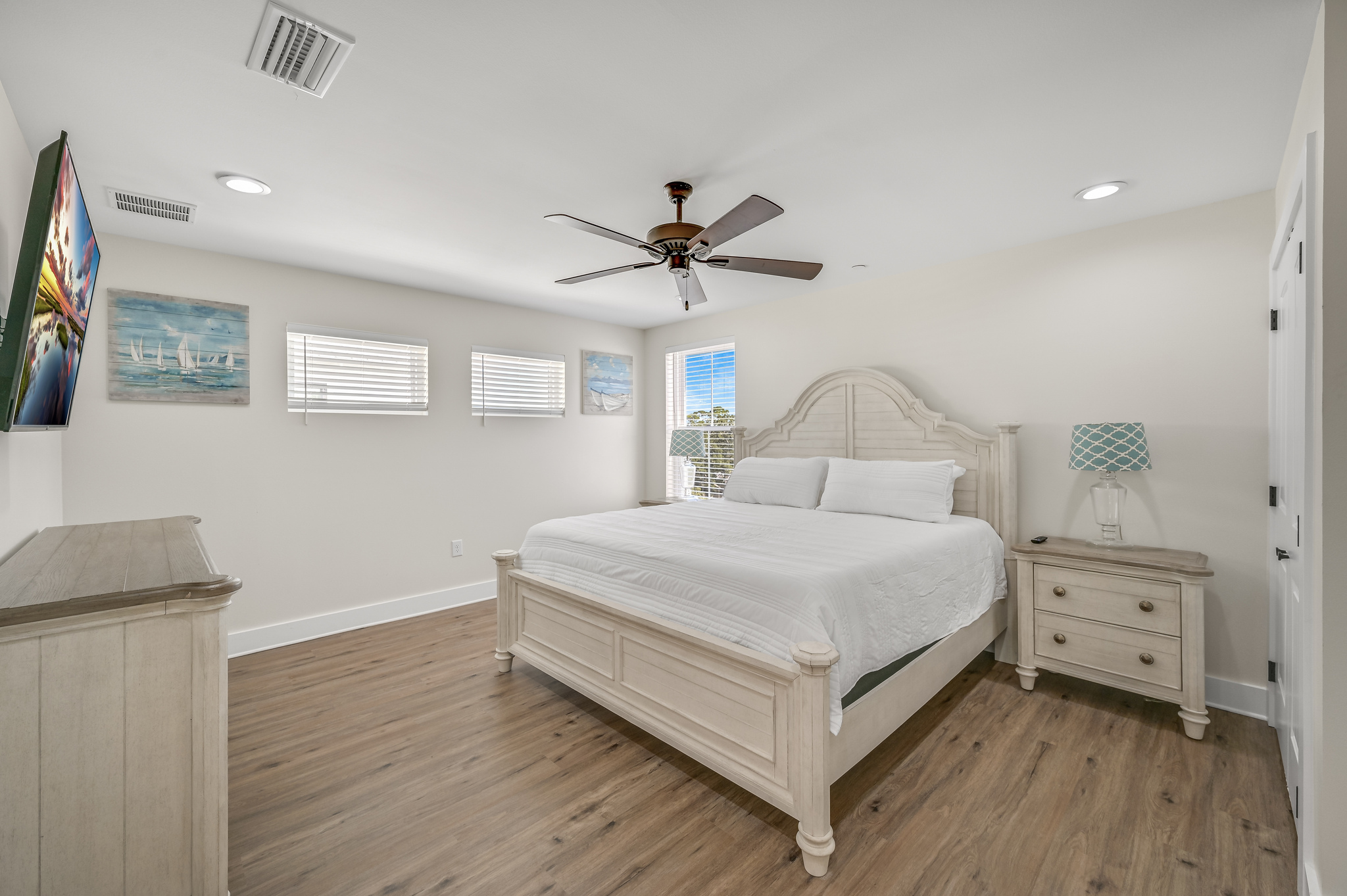 King Suite #7: (third floor)