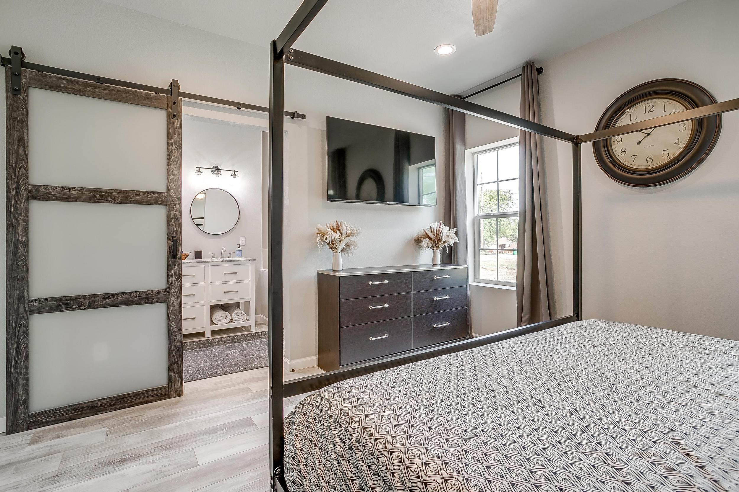 Master Bedroom (king)
