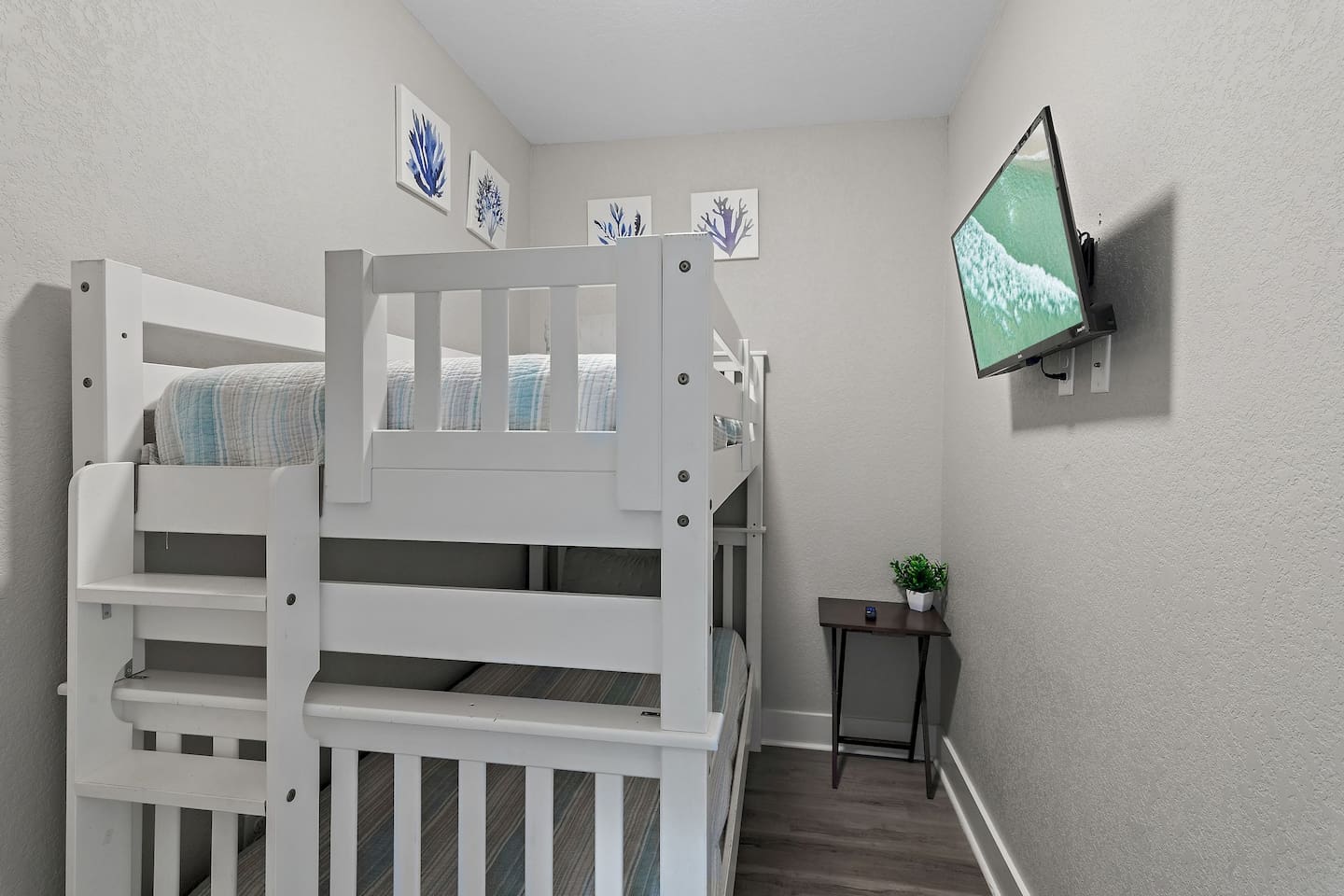 Bedroom #6: Bunkroom