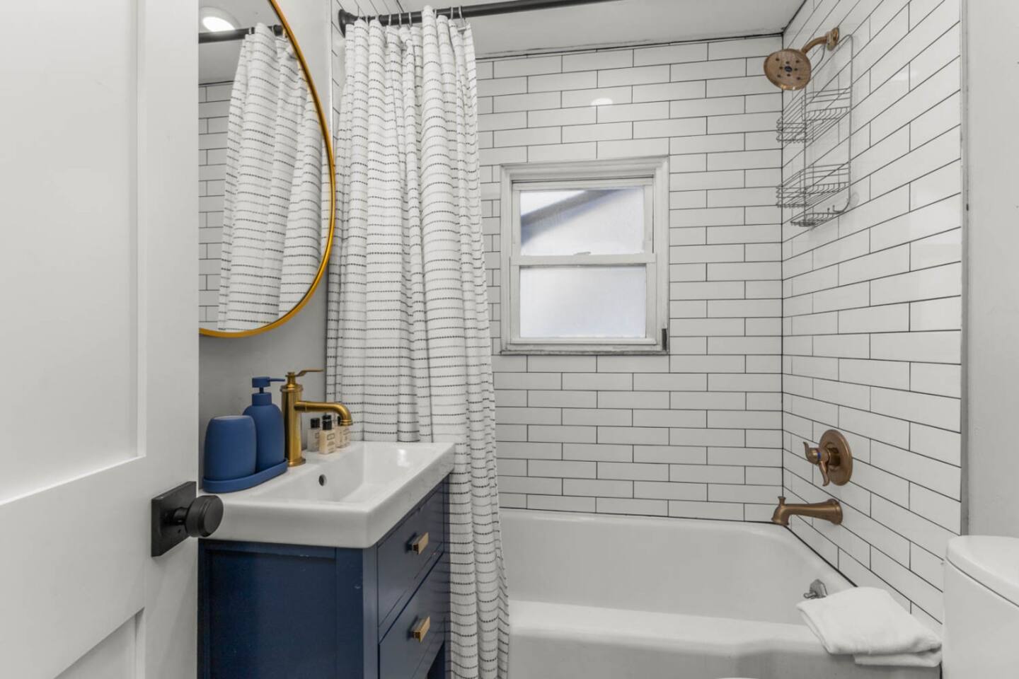 Ensuite Bathroom #1 - Tub/Shower Combo