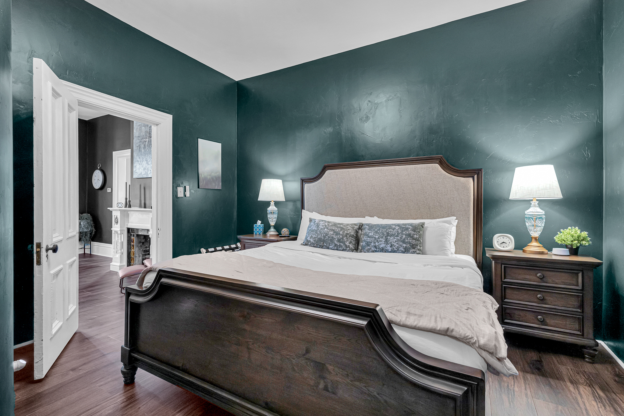 Lower King bedroom