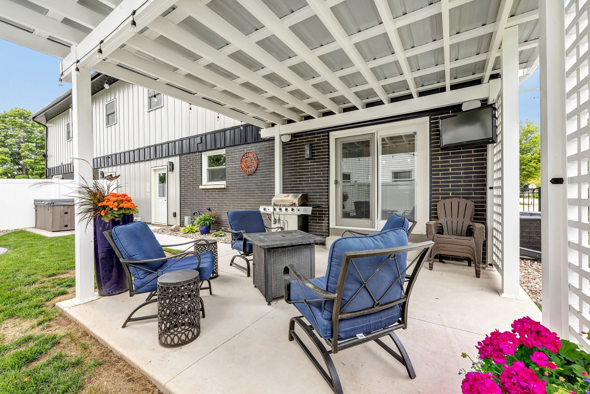 Private Patio with Hot Tub 