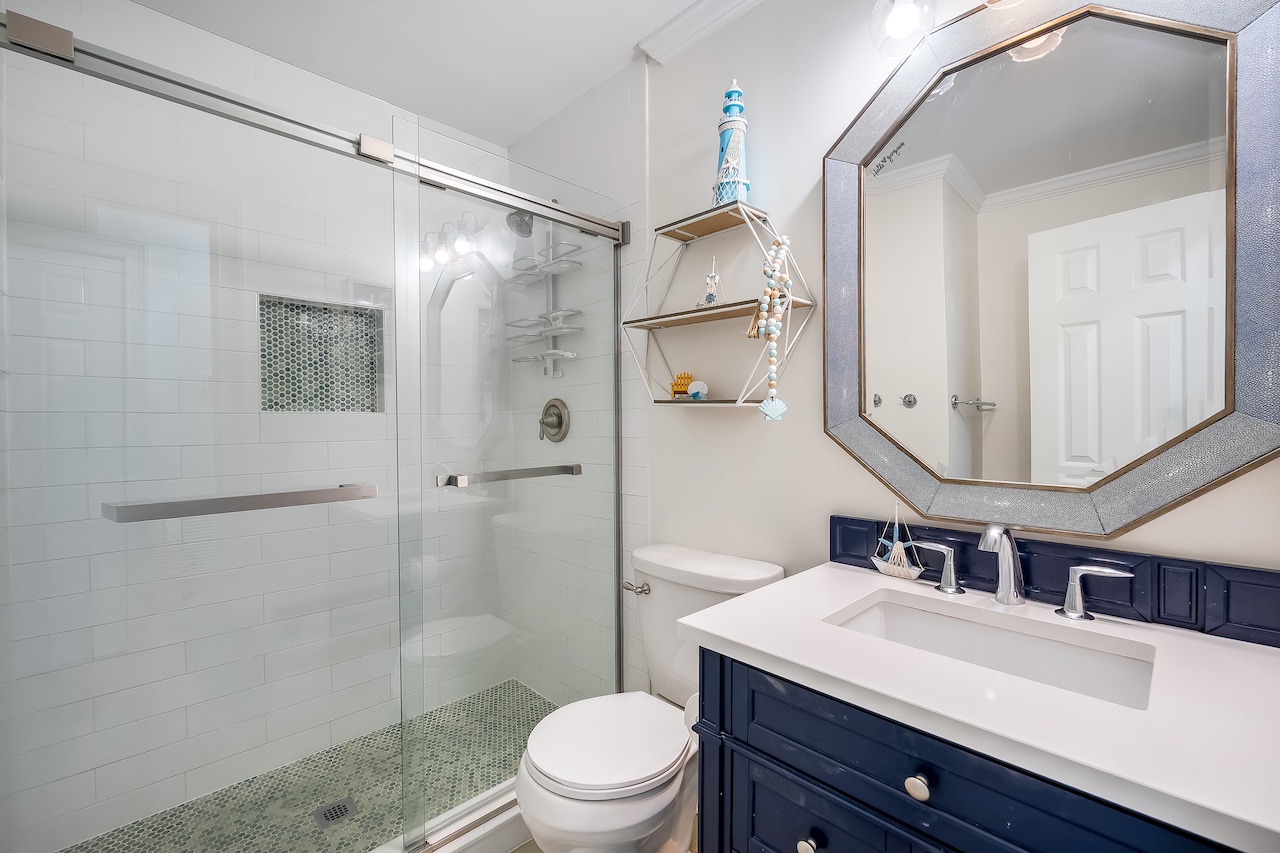 bathroom | Susu's Sea Cabin | 238C 1300 Ocean Blvd | Isle of Palms, SC | IOP Escapes
