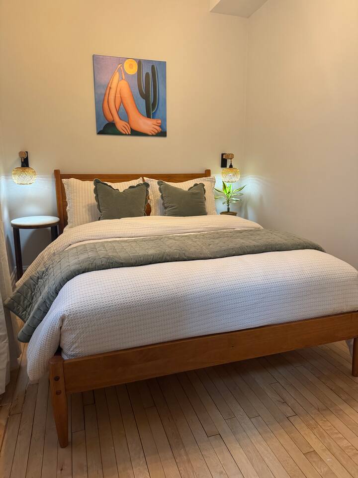 Queen bedroom with primium bedding designed for maximum comfort.