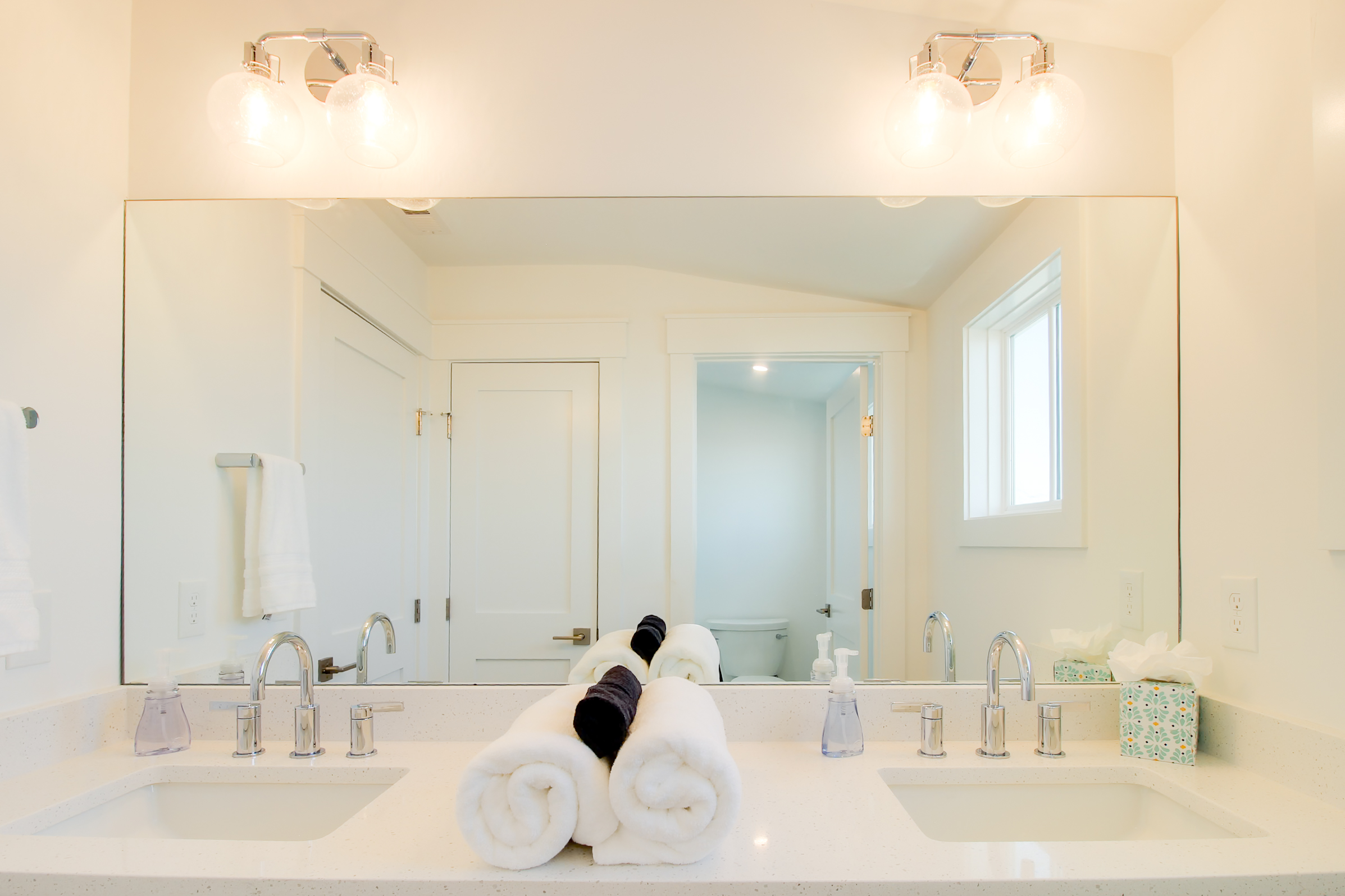 Bathroom 3 - Located on 4th Floor