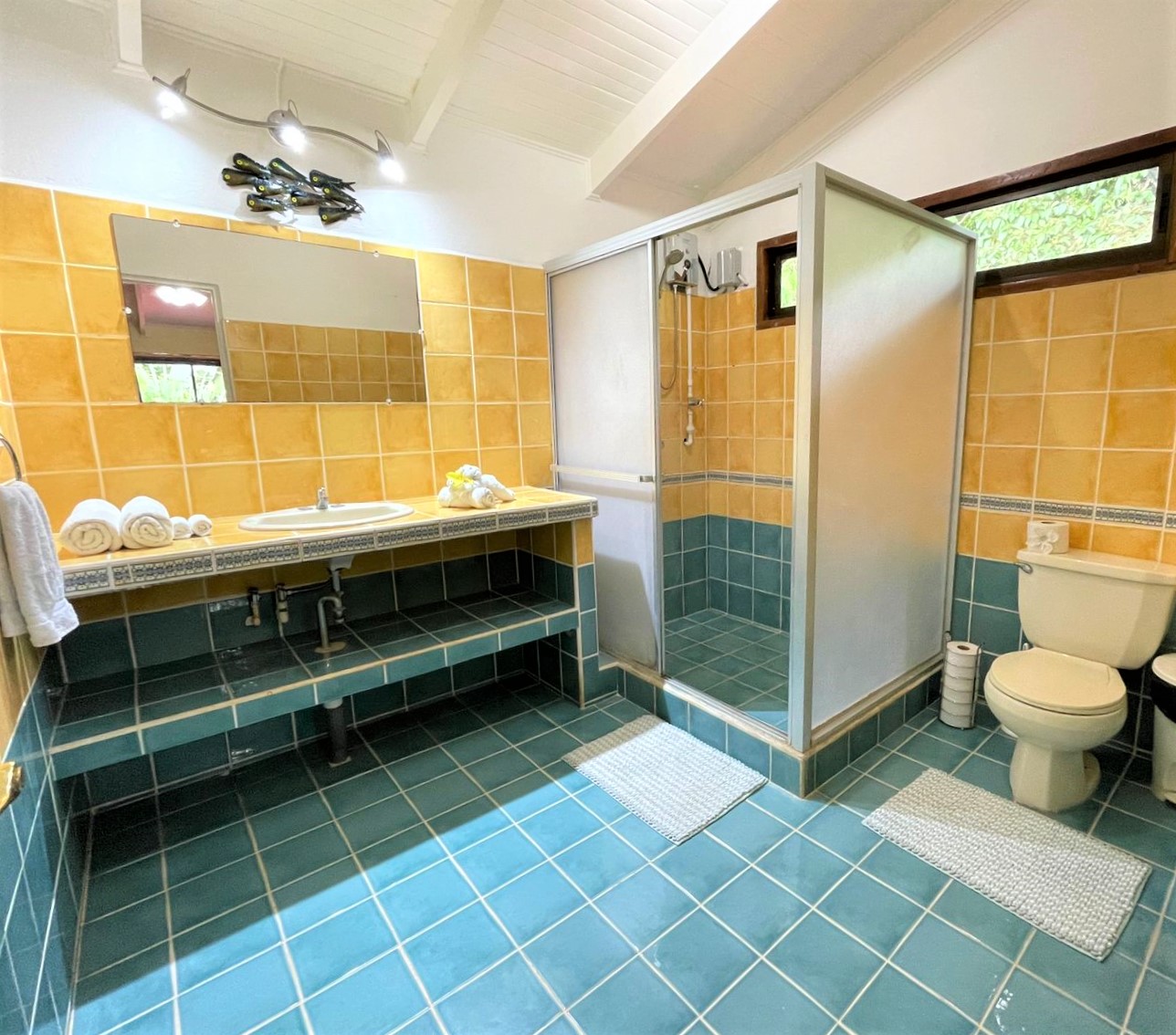Private Ensuite Bathroom in Sunflower Suite