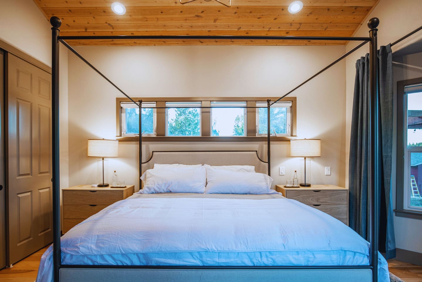 Sweet dreams are made of this! Sink into our cozy linens and drift off into dreamland in style.