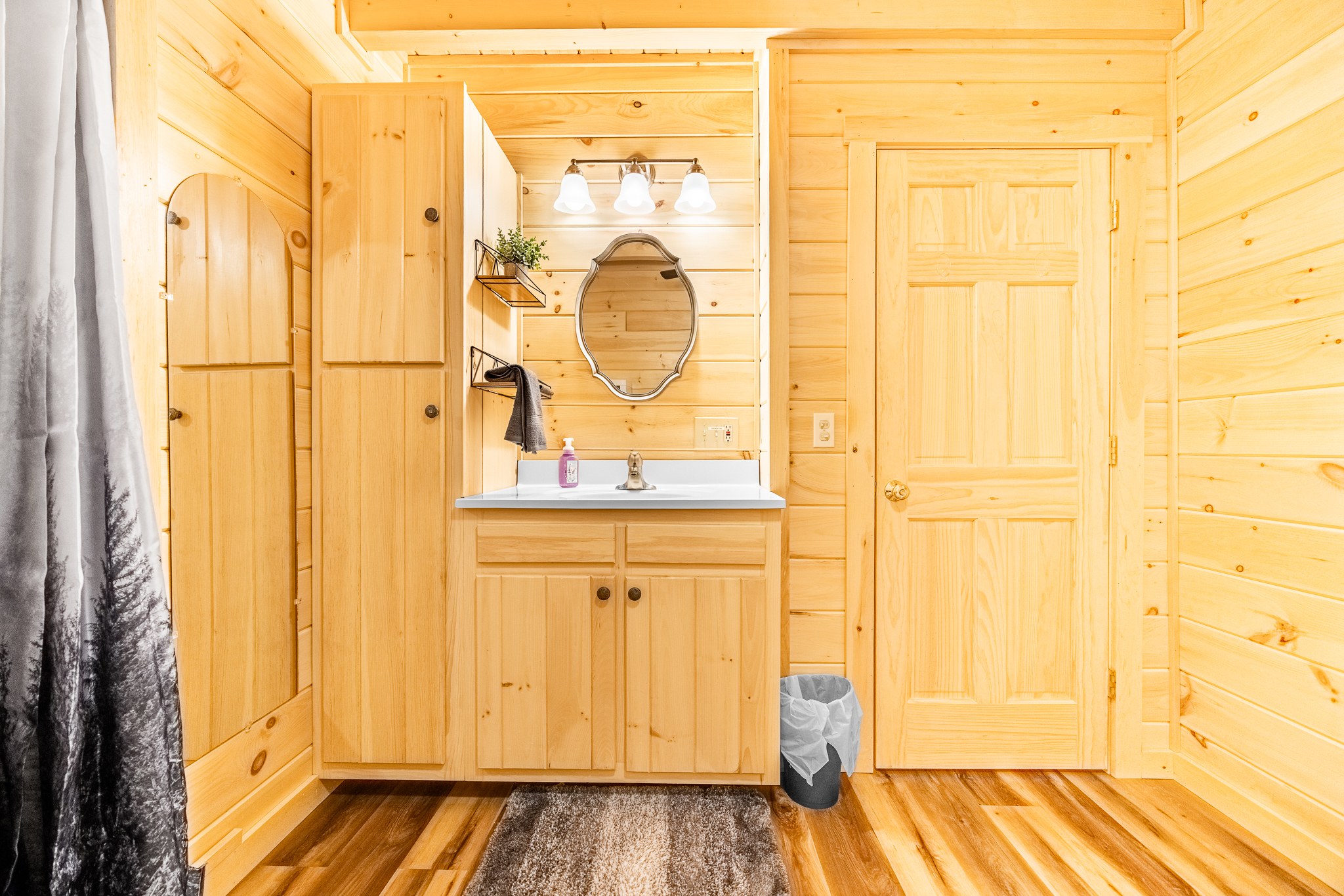 Full bathroom on the main floor