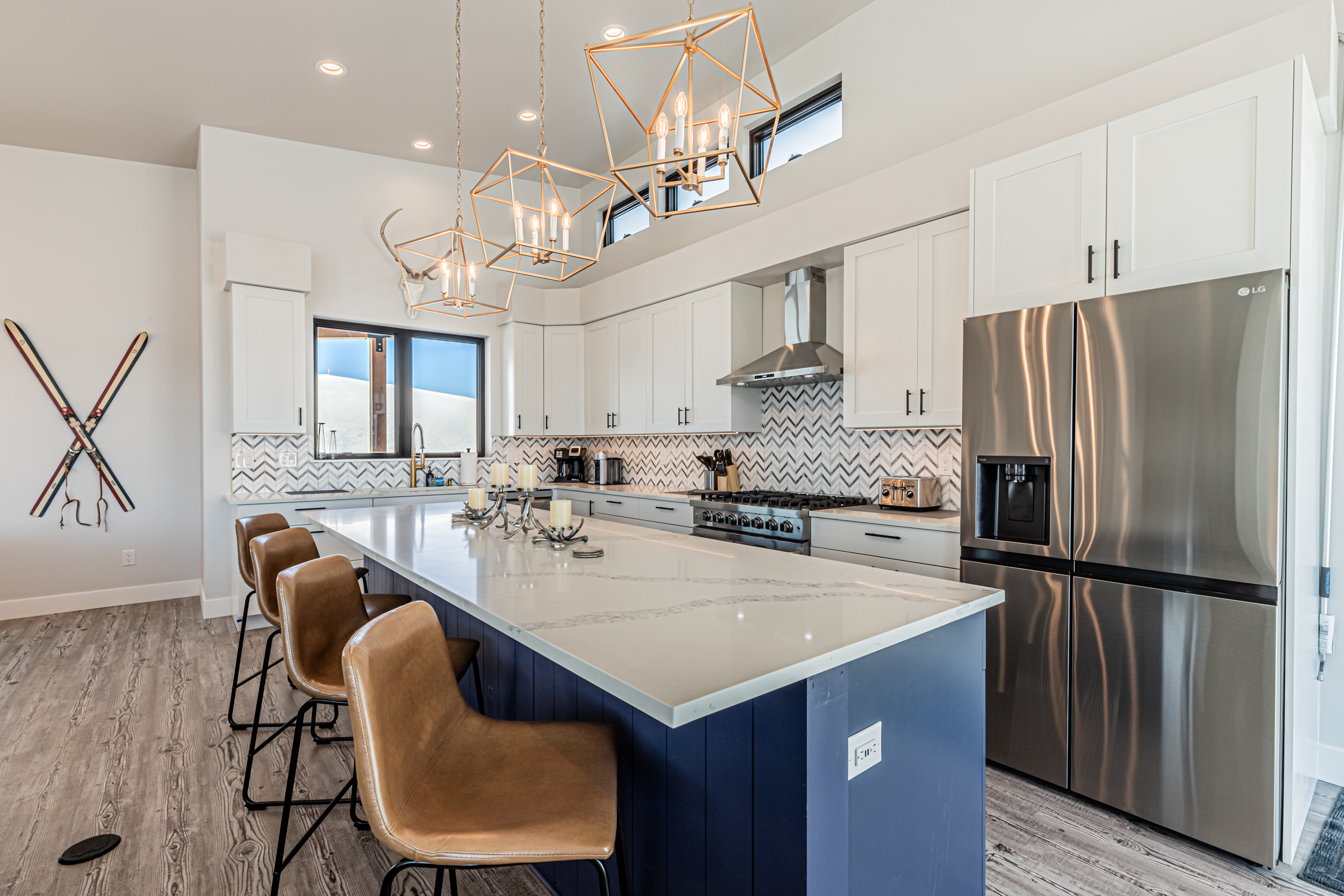 Upper Level - Kitchen with Breakfast Bar for 5