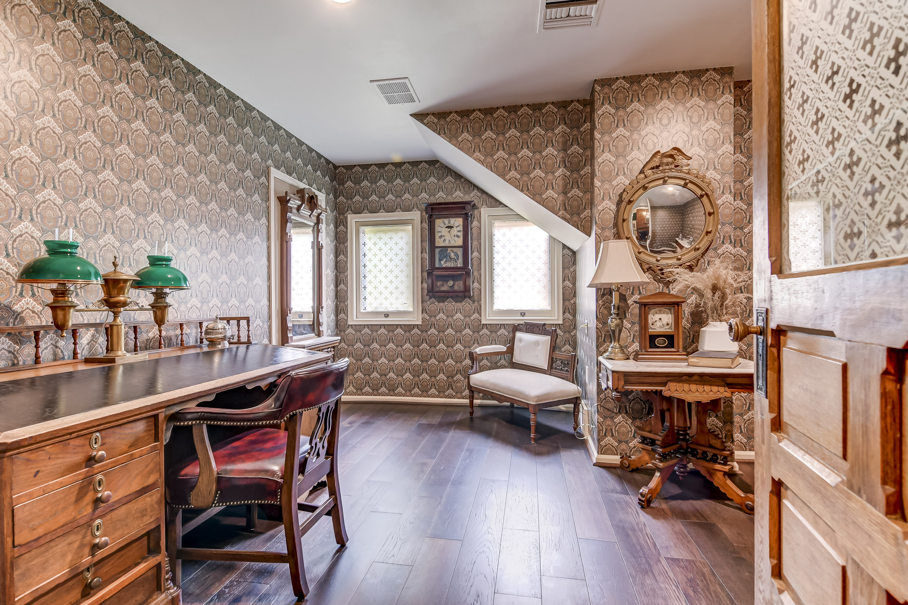 The Bressmer - Office
