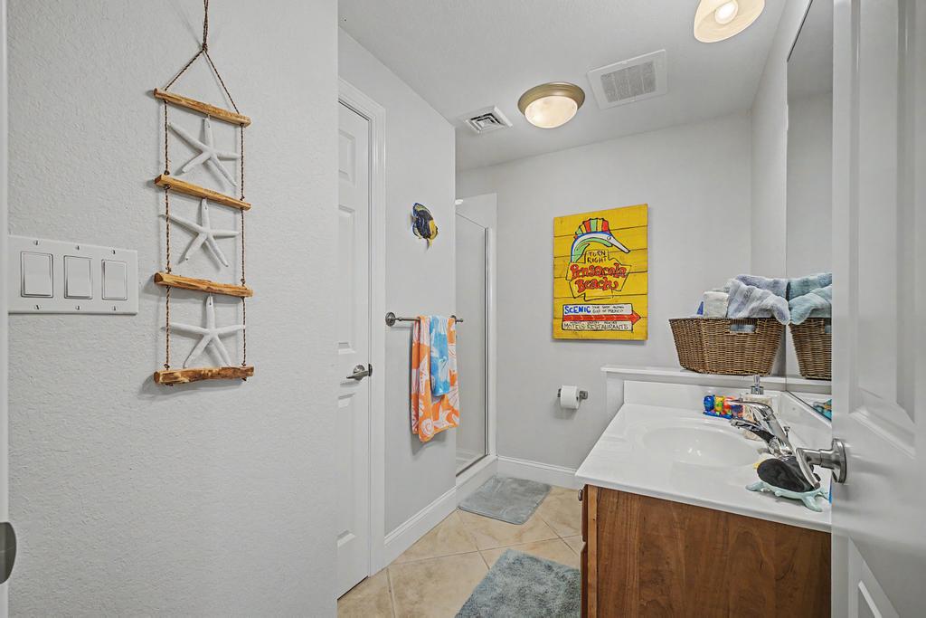 2nd bathroom, walk in shower.