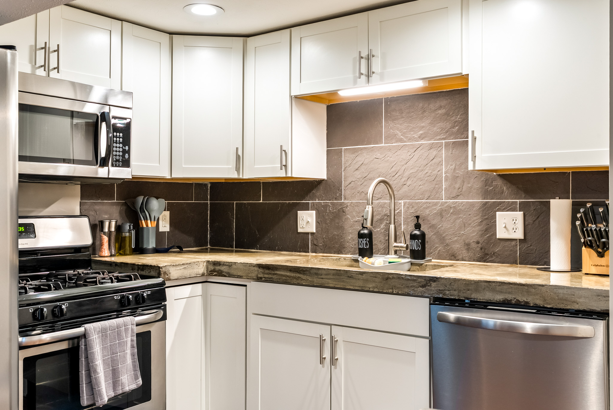 Prepare your favorite vacation recipes with ease. This bright kitchen space offers a full-size gas range and plenty of countertop space to handle everything from quick beach snacks to family dinners.