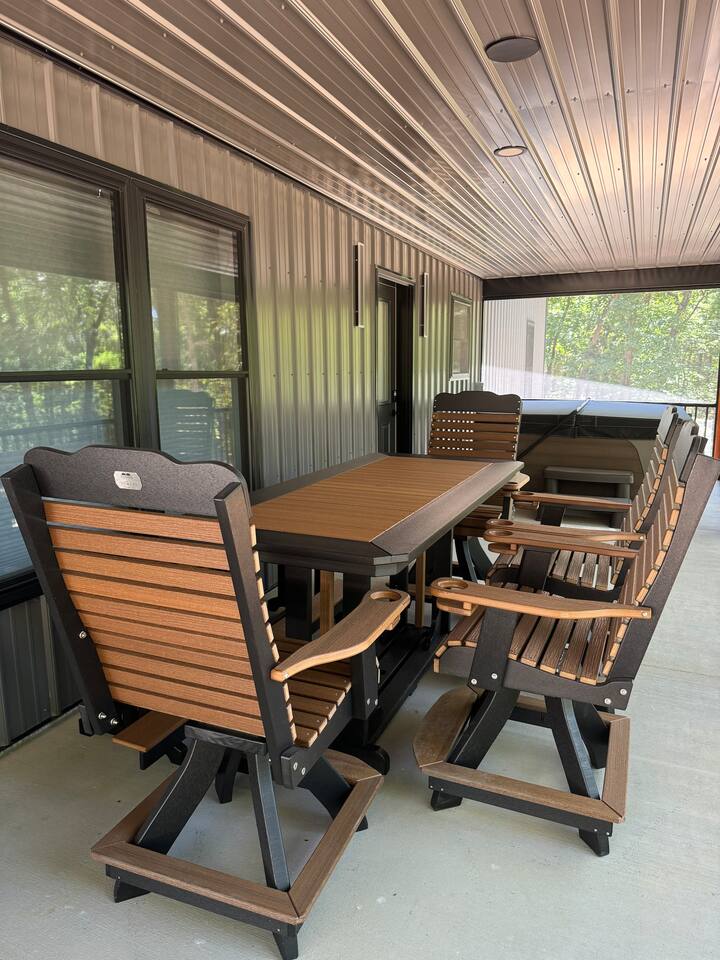 Outdoor table seating for 6 in the screened in porch. 