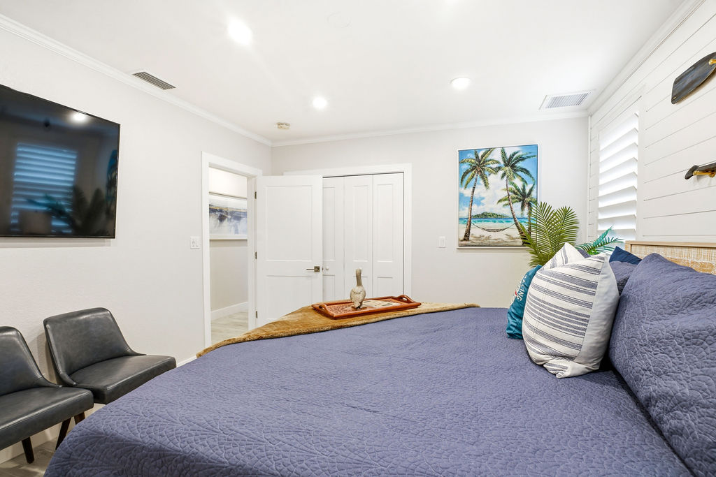 The Tropical room has comfy bed and smart TV smooth sailing and sweet dreams await.