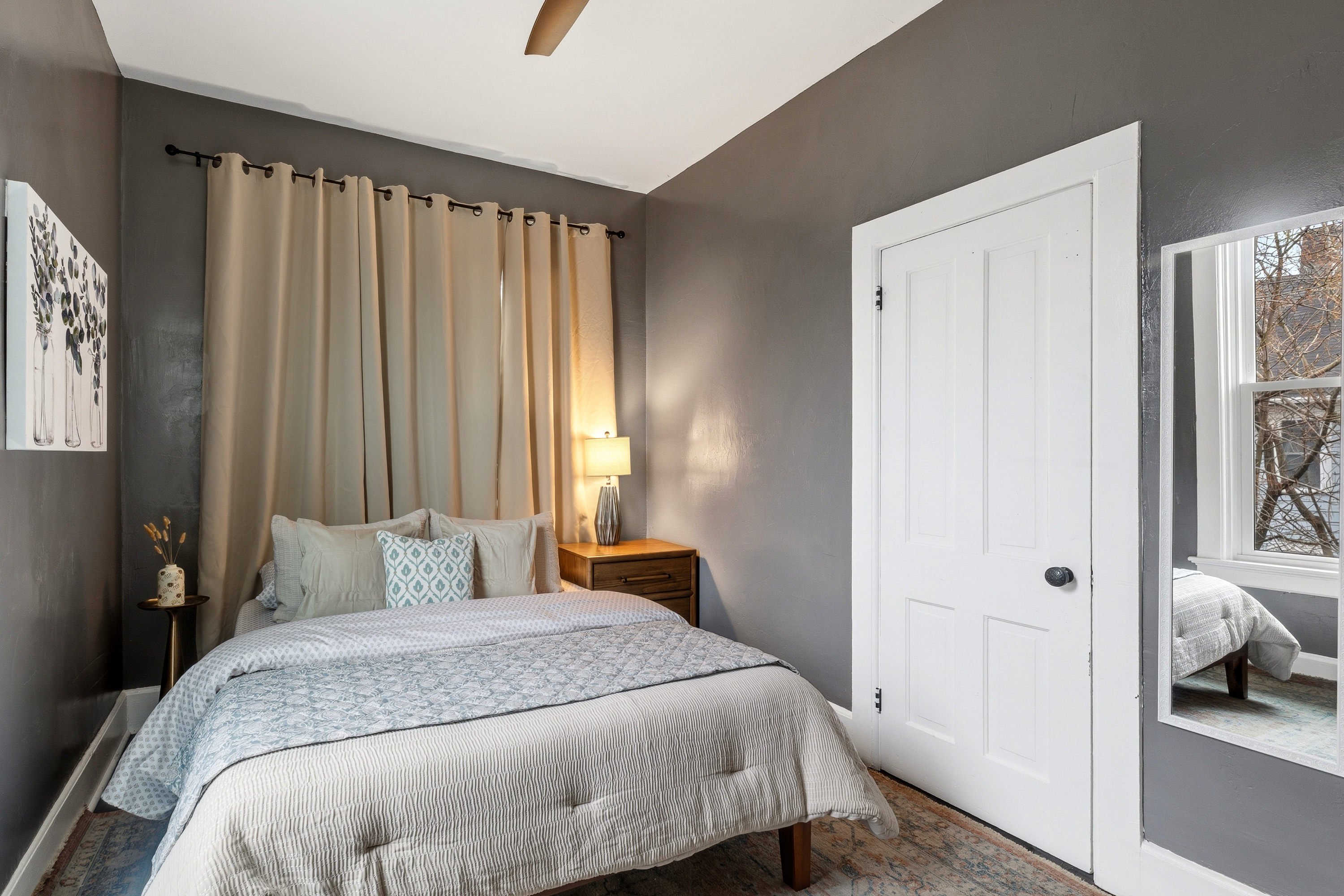 Upper Queen bedroom