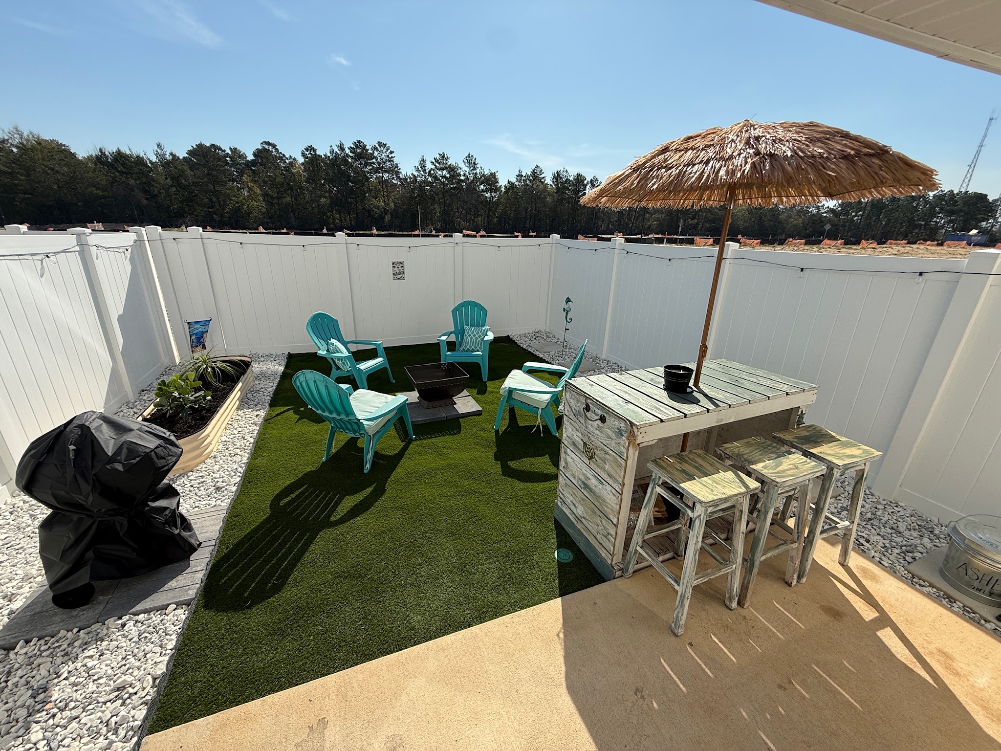 Our backyard oasis is great for relaxing and soaking up the salty air of The Emerald Coast. Margaritas at the bar anyone?!?!