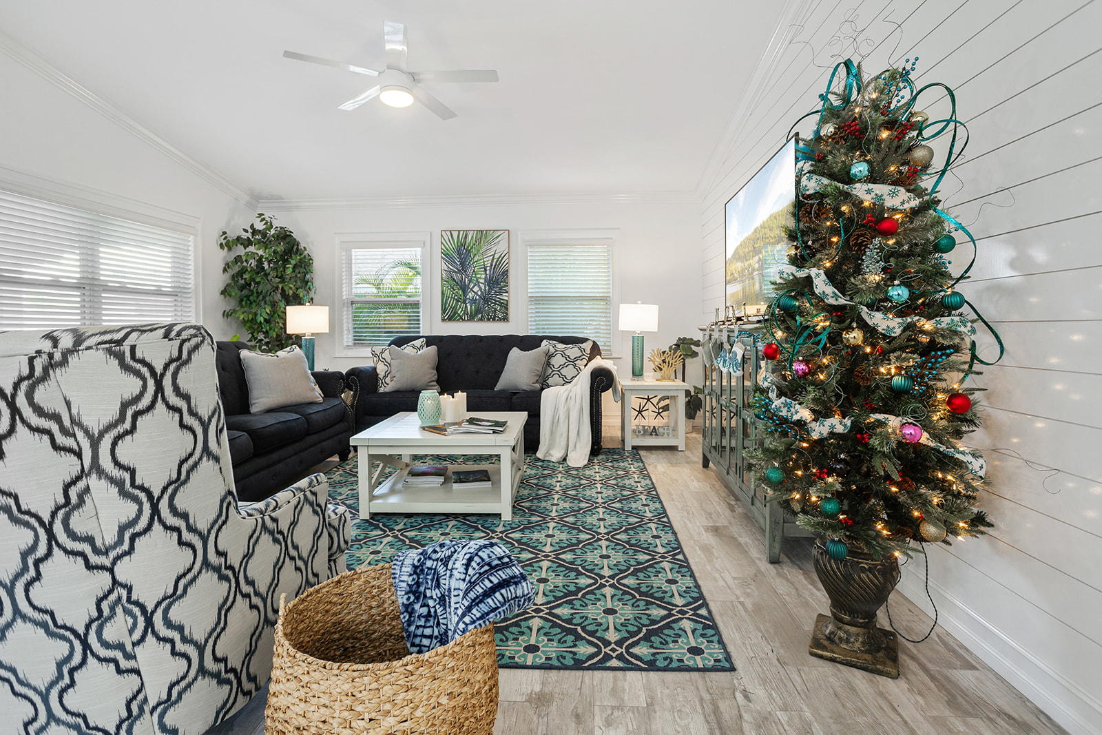 Cozy family room to enjoy the holidays