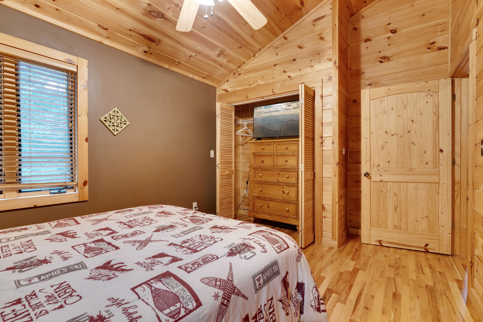 Upstairs bedrom with TV