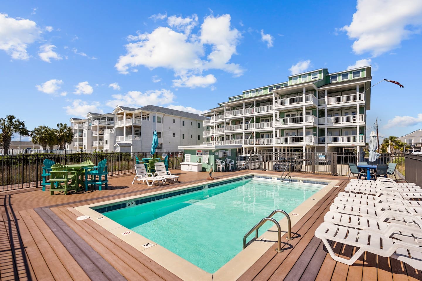 Communal Pool (open seasonally) 