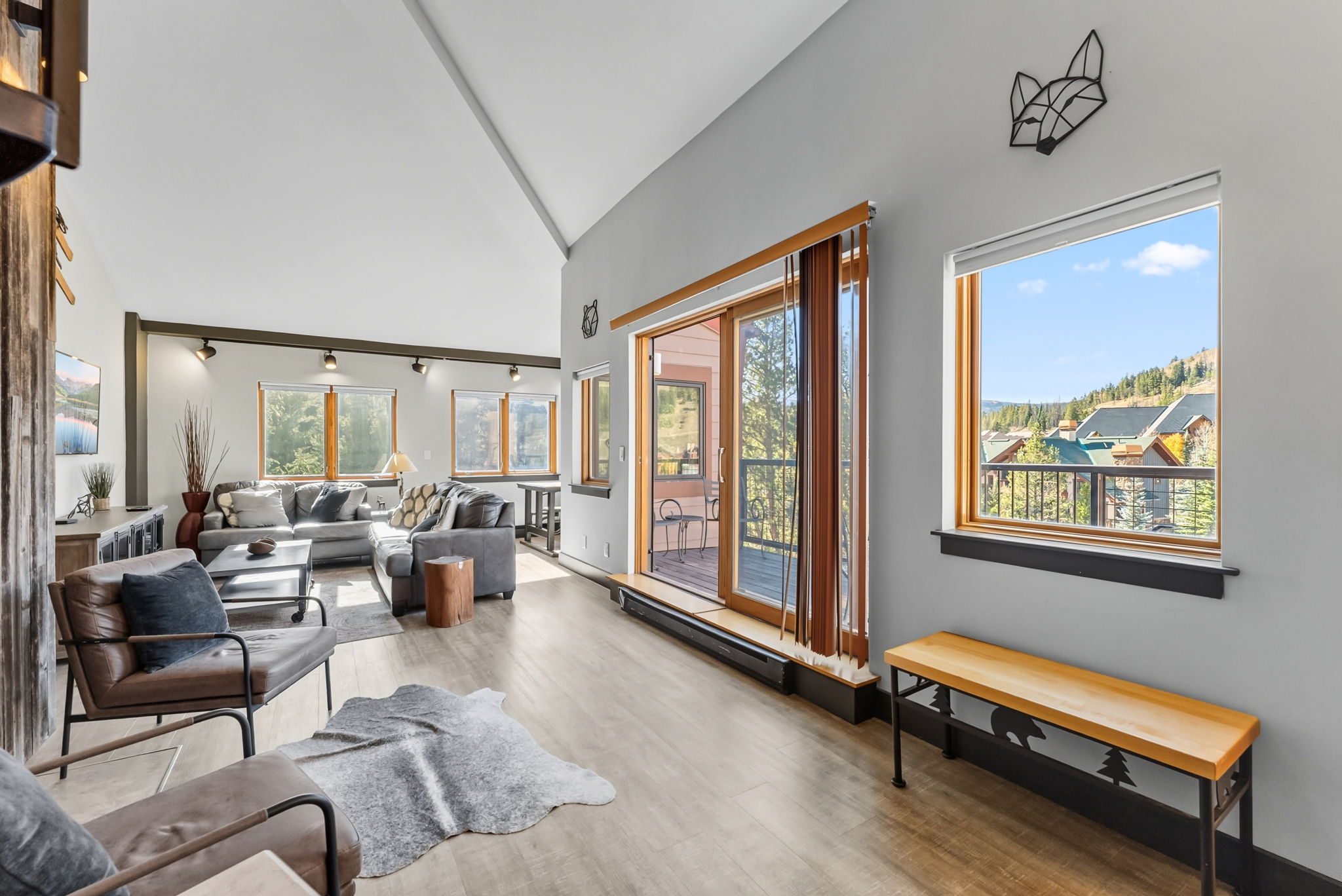 Living area, main level views