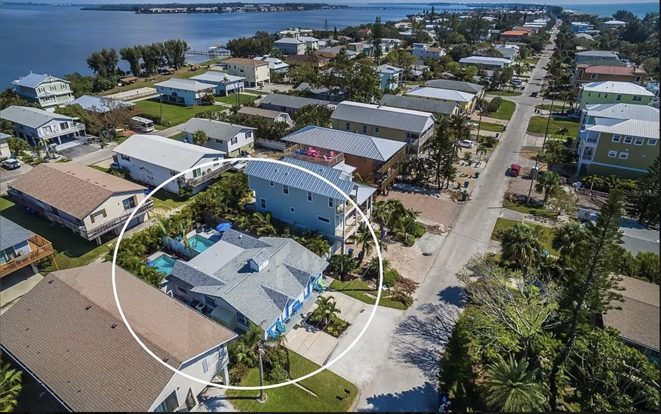 2 min walk to beach 2 Cottages w/2 pools sleeps 12 2