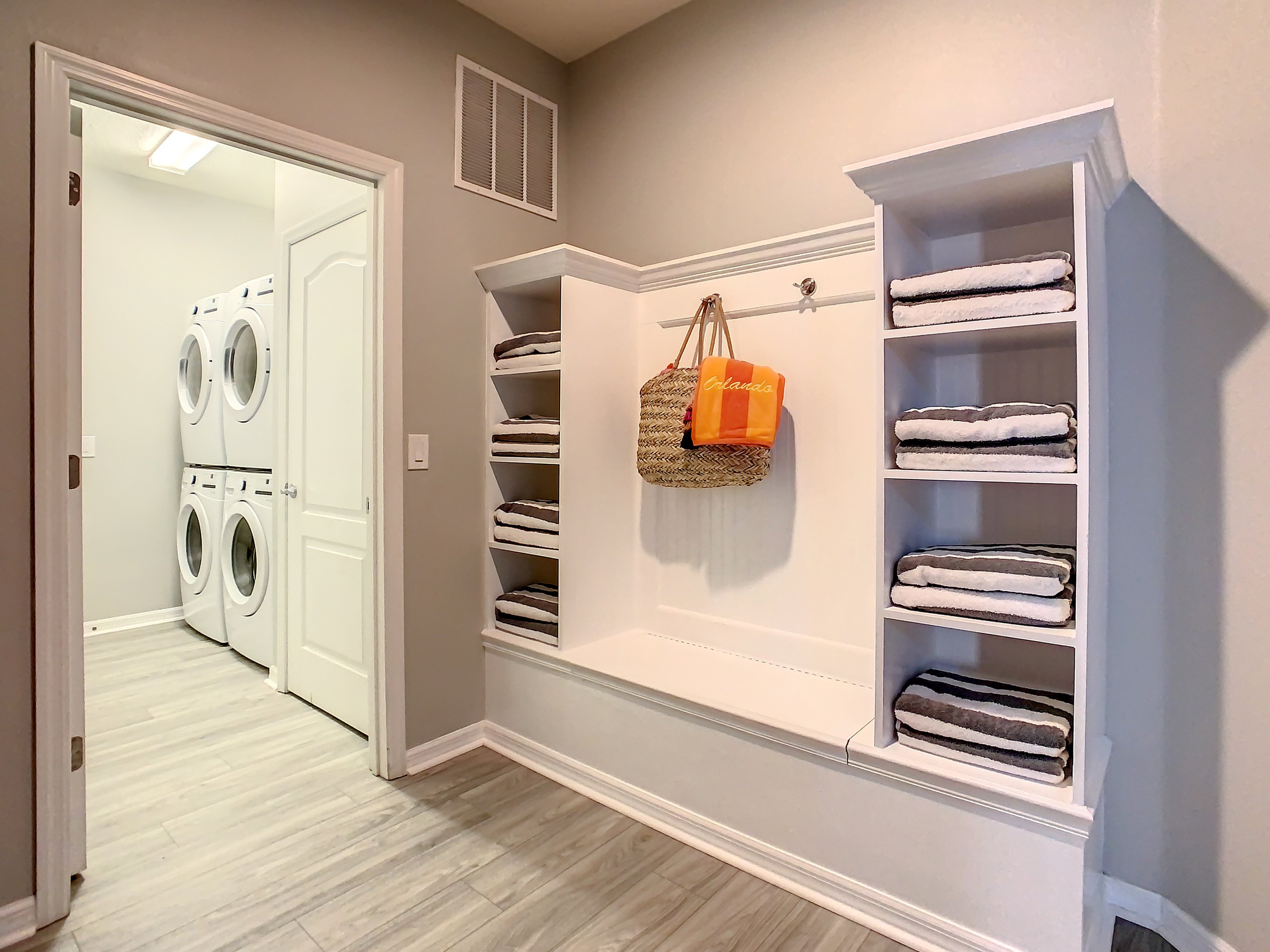 Mud Room And Laundry Room (2 washers and dryers-FREE to use)