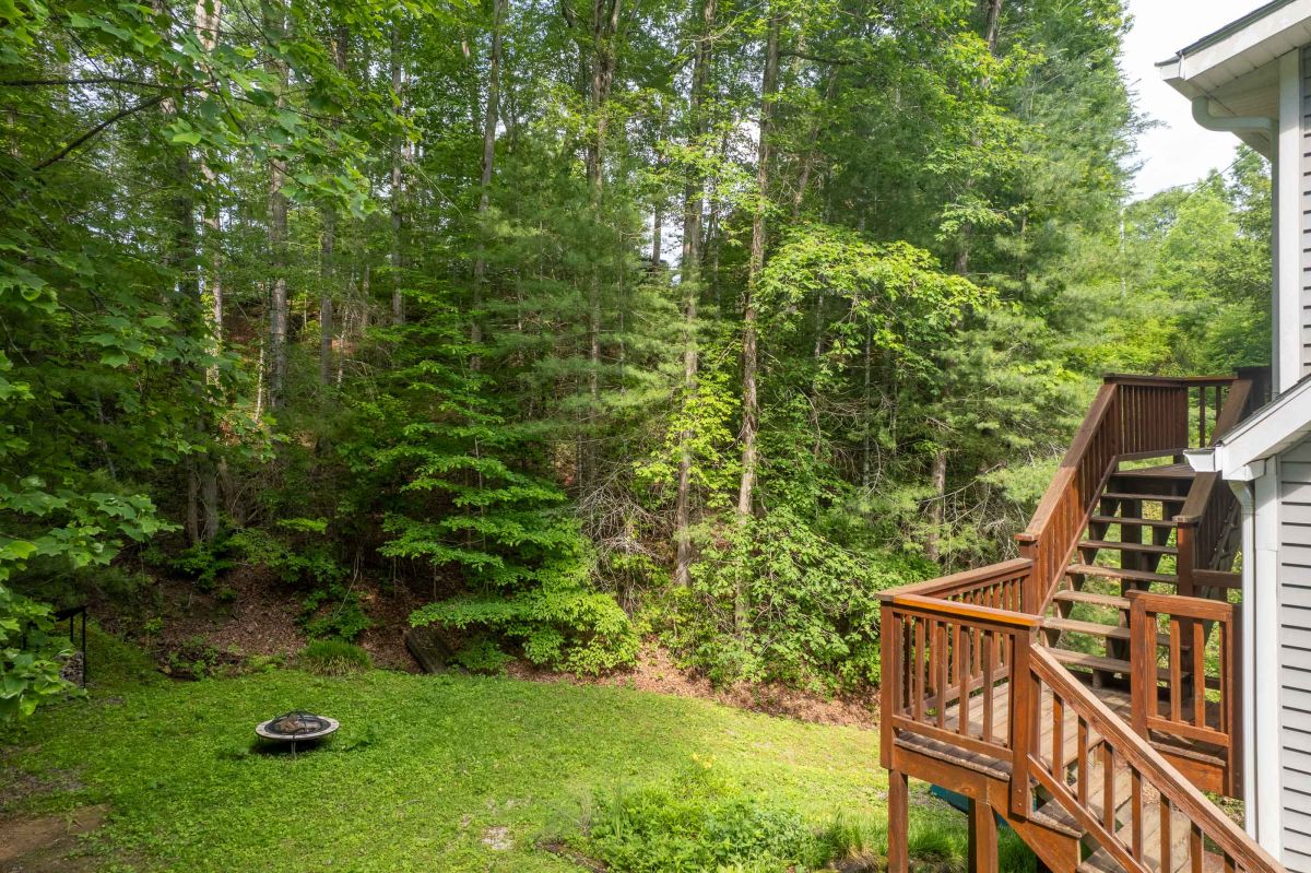 Outdoor Oasis: Enjoy nature's embrace with a scenic view and a cozy fire pit for evening gatherings!

