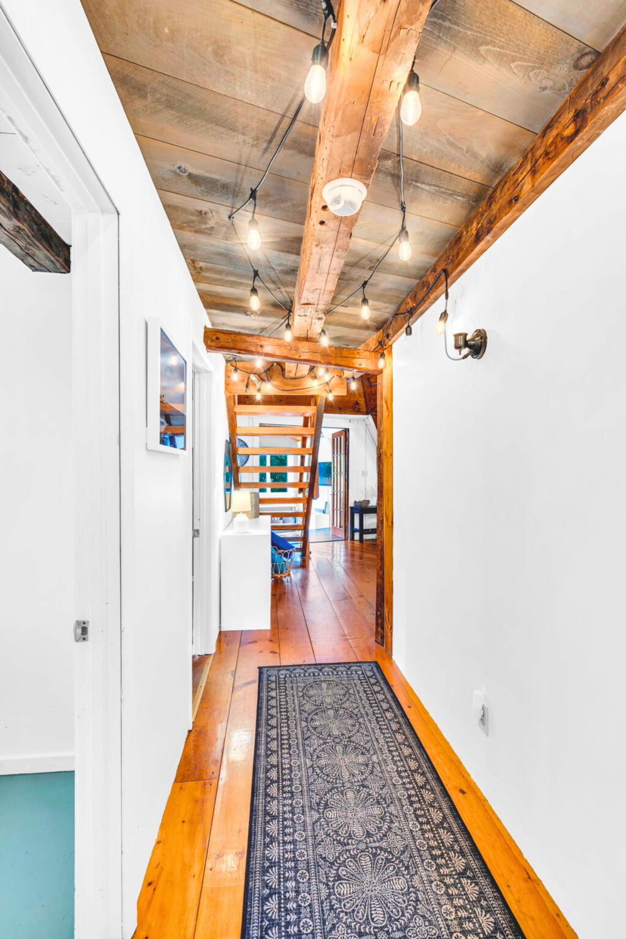 Hallway to the bedrooms