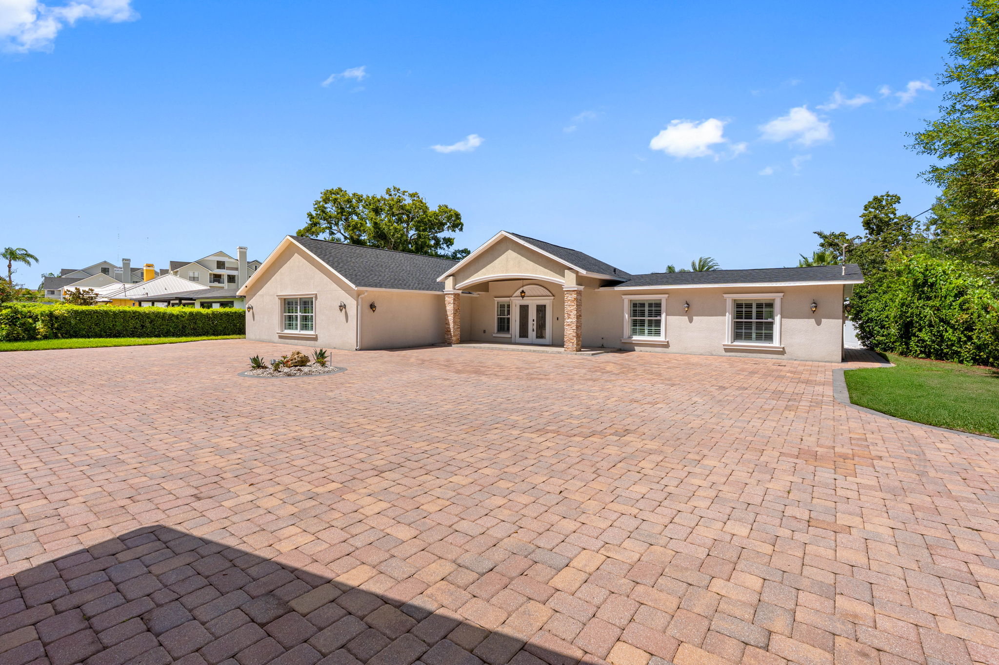 Spacious Driveway
