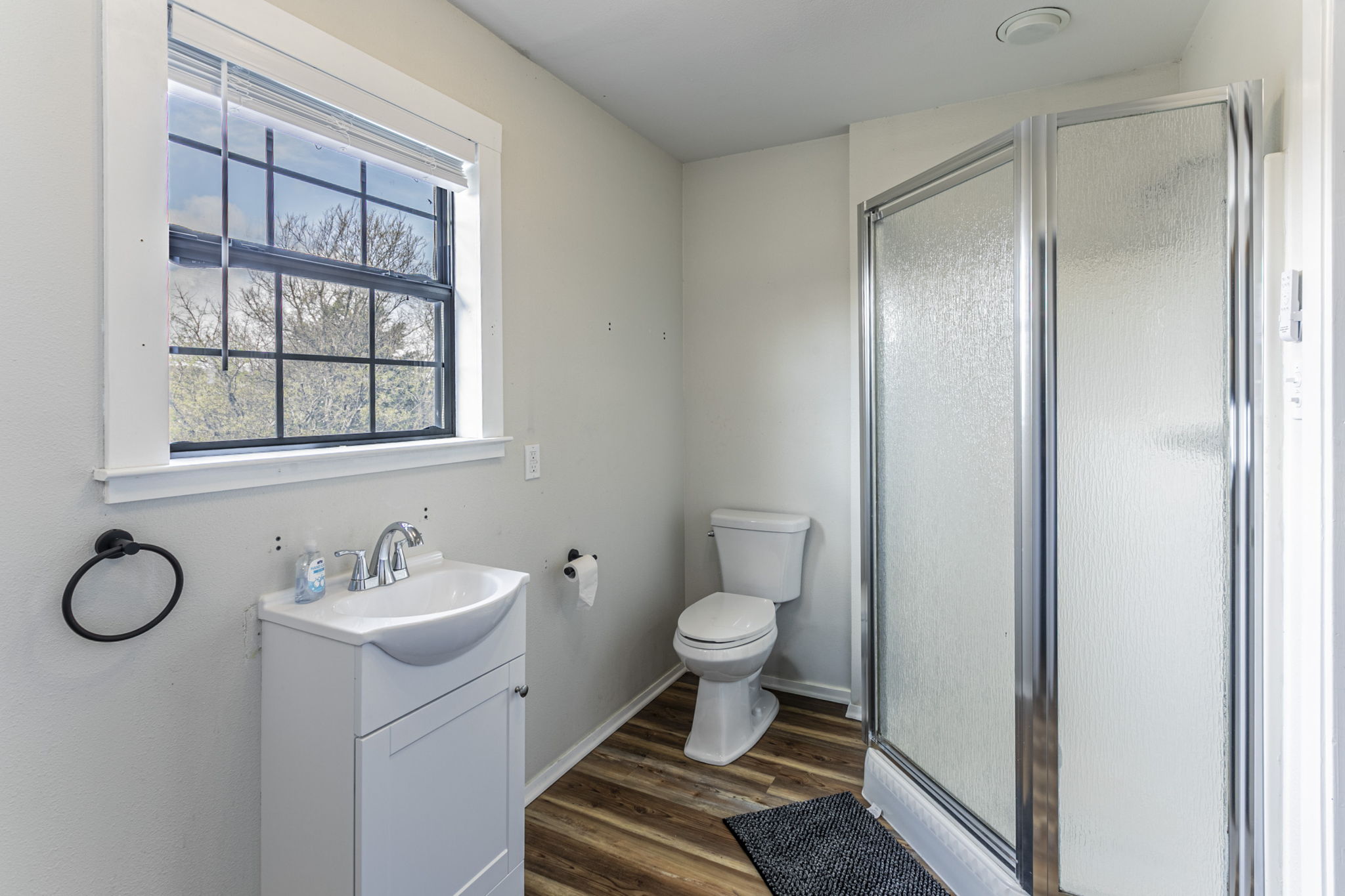 Upstairs full bathroom