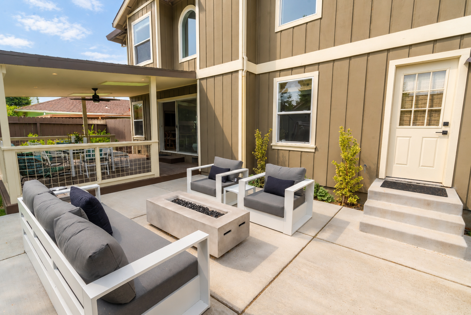 Outdoor seating for 5 with fire pit