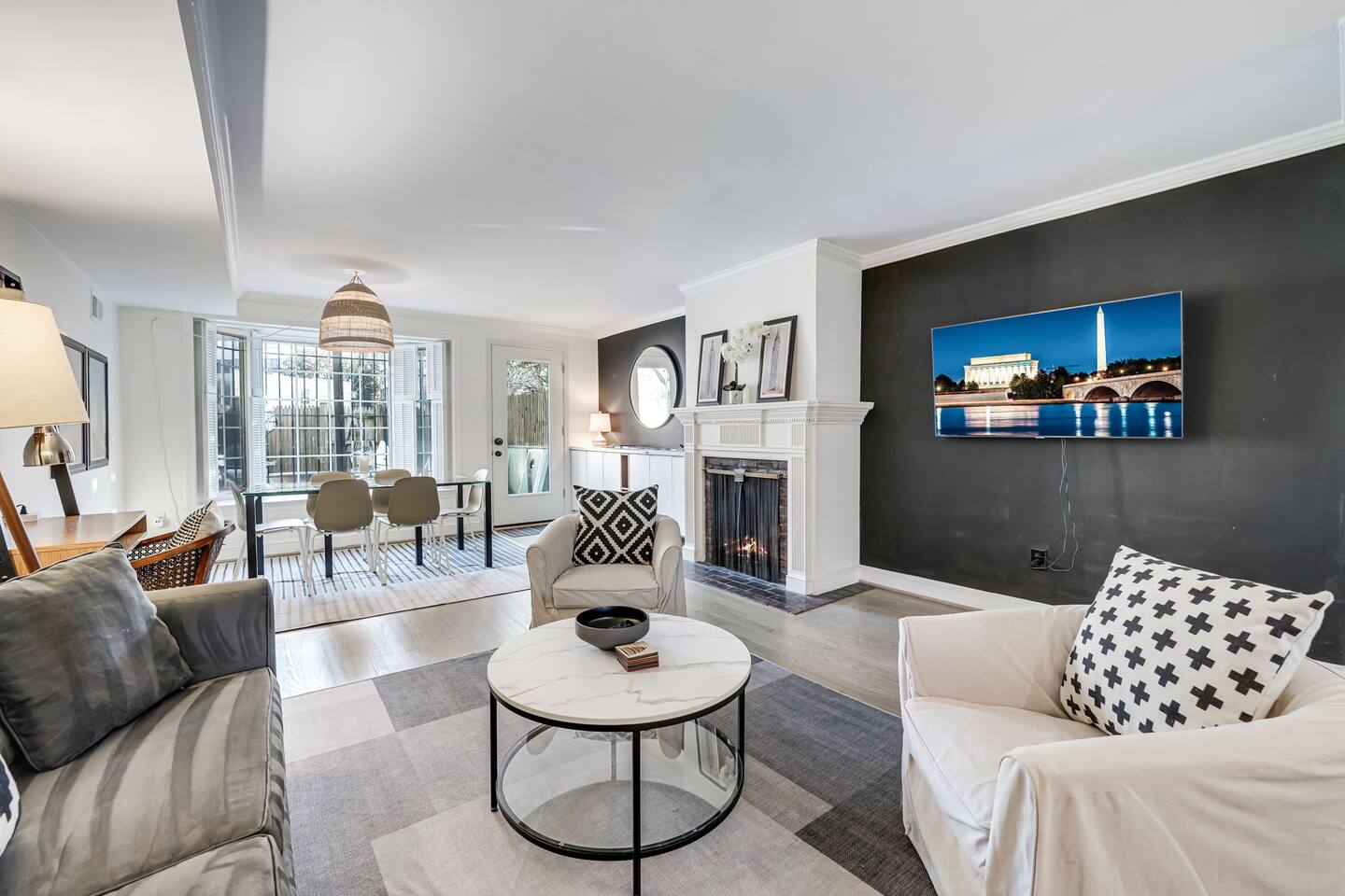 Luxurious Comfort And Private Patio - Spacious Urban Retreat - Washington, D.C.