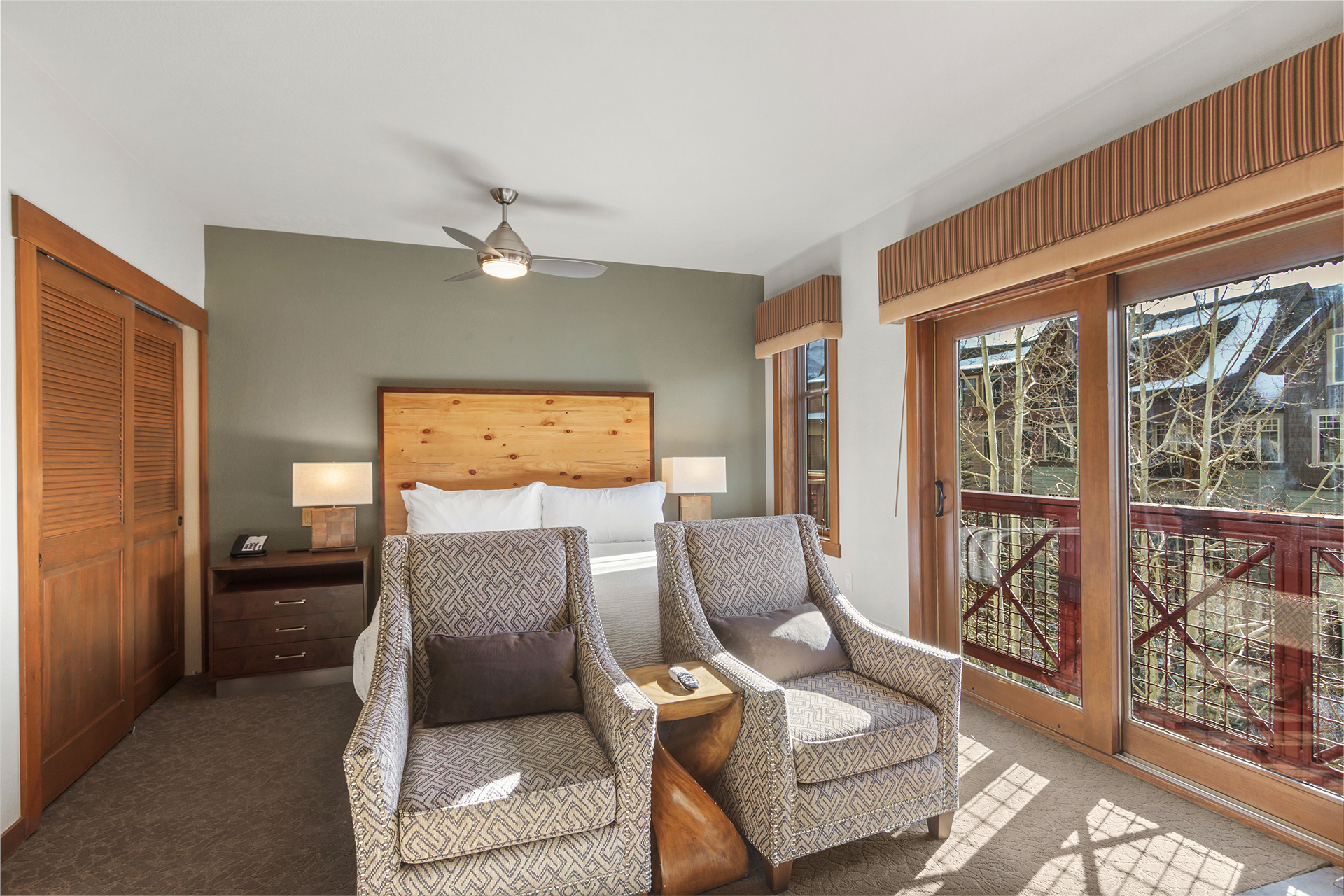 Master Suite with King bed