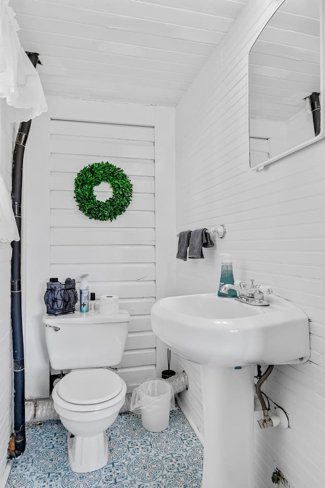 1/2 Bathroom located in the Rec Room