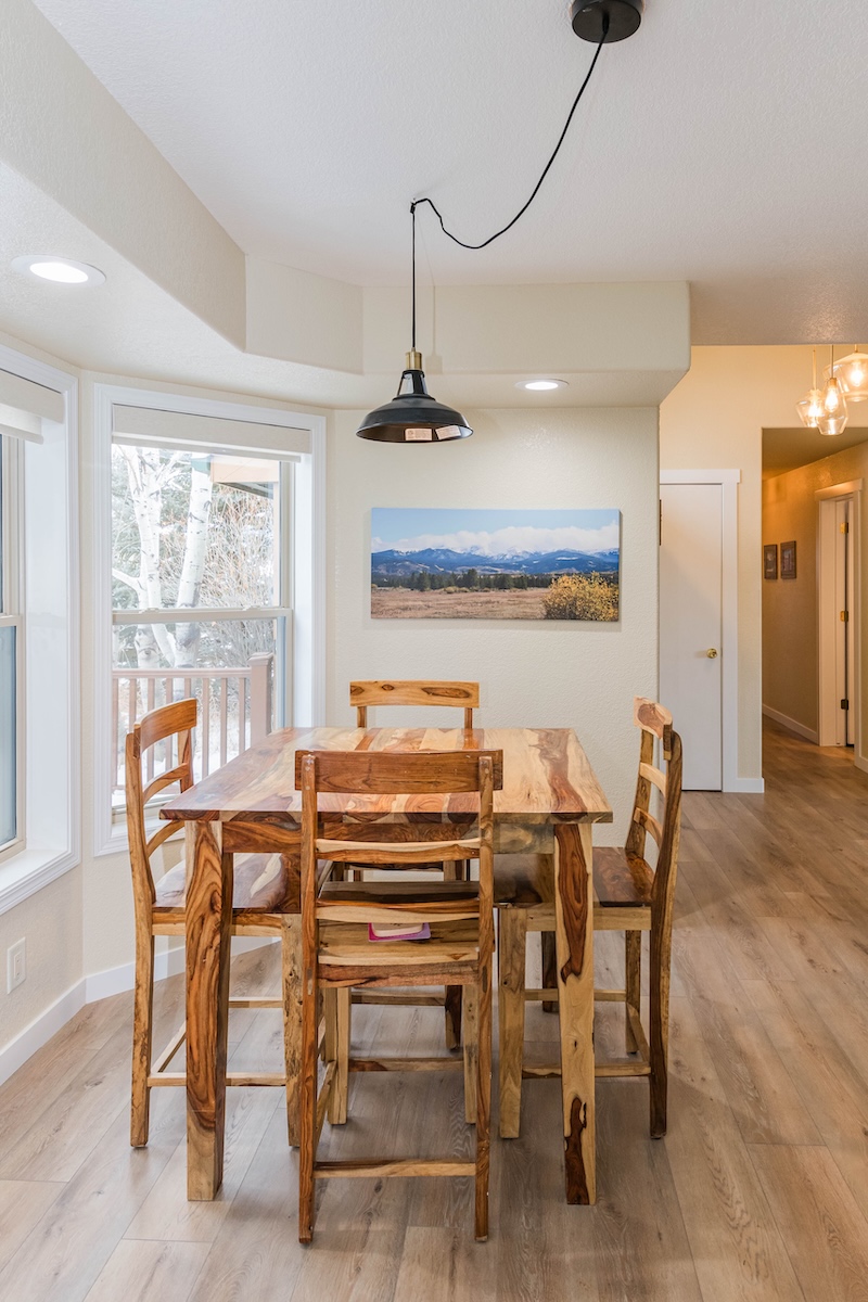 Breakfast / Dining Nook