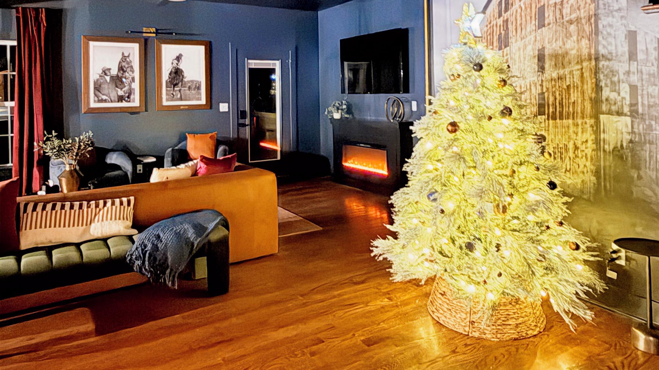 A warm Kentucky welcome from Destino Getaways @ The Rickhouse Retreat — gather by the Christmas tree where modern design meets bourbon-country charm.