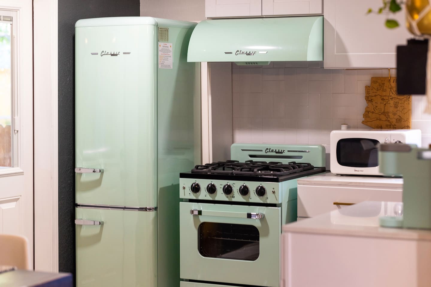 Retro gas appliances are just soooo cool.