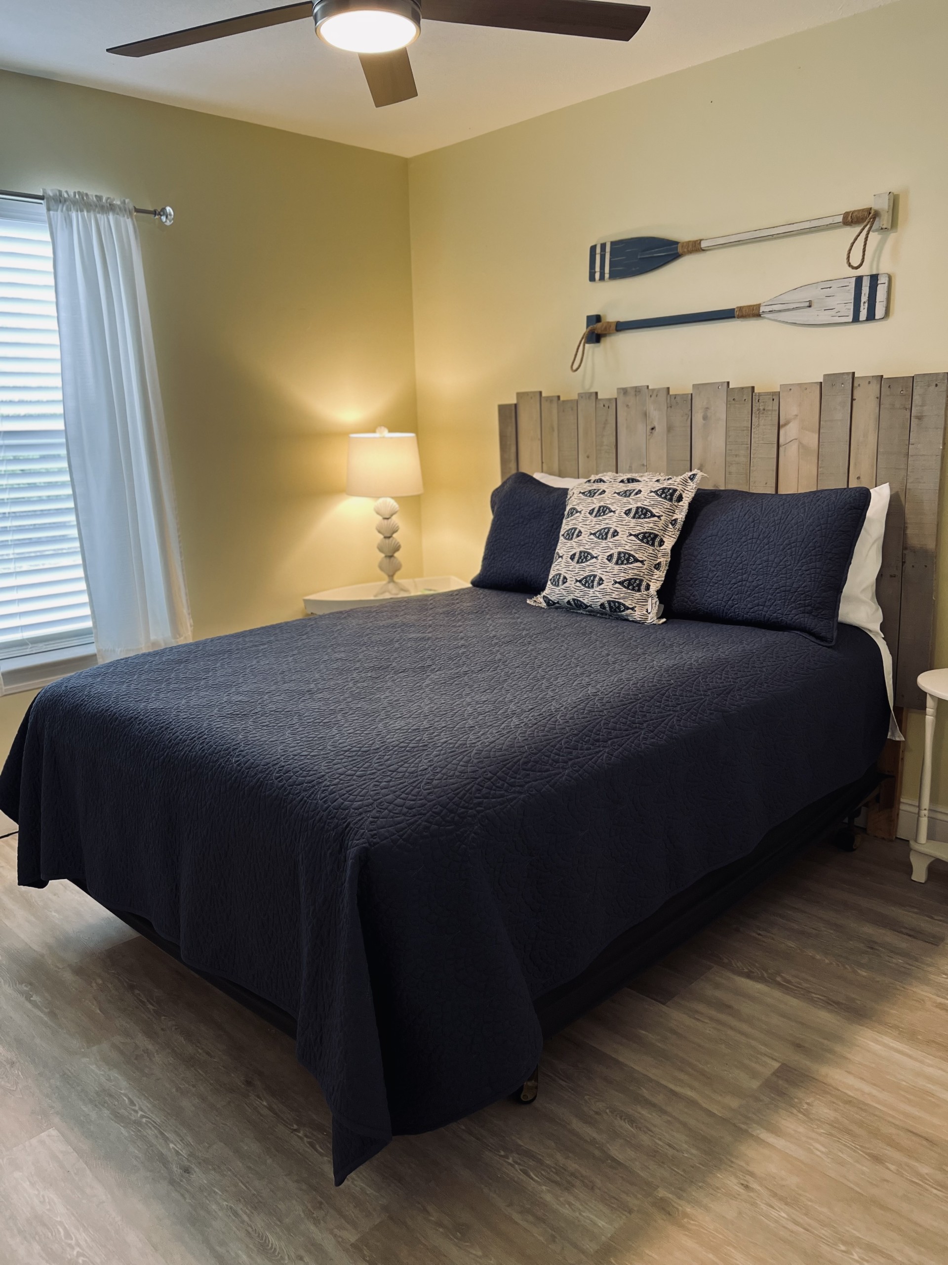 1st floor queen bed with new LVP flooring!