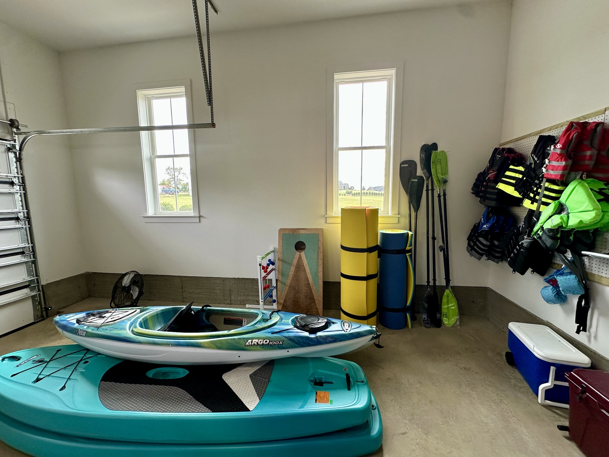 Everything you need for lake adventures! Kayaks, paddleboards, life jackets, floats, and even lawn games are ready for your use.