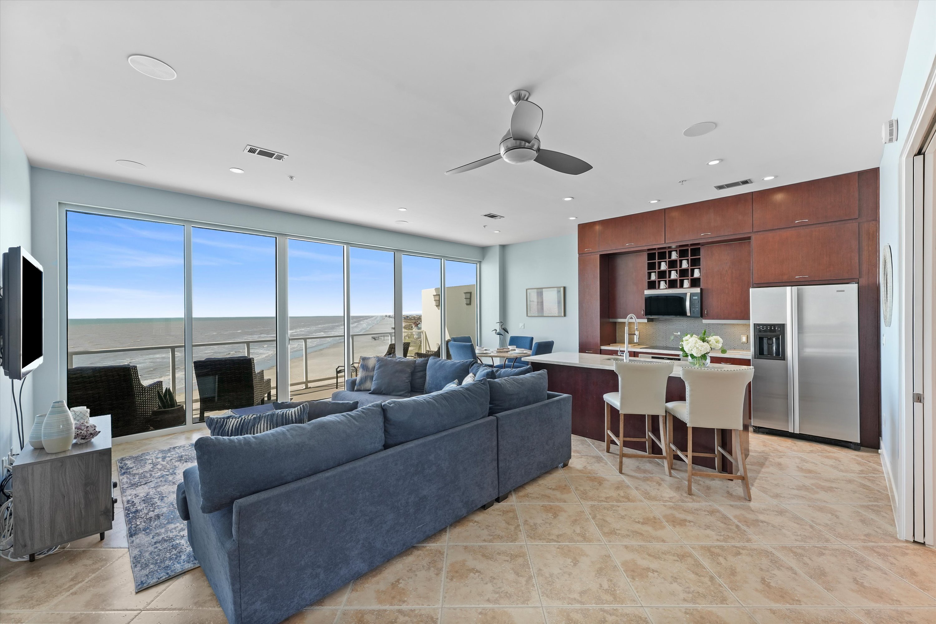 Oversized living with a view!