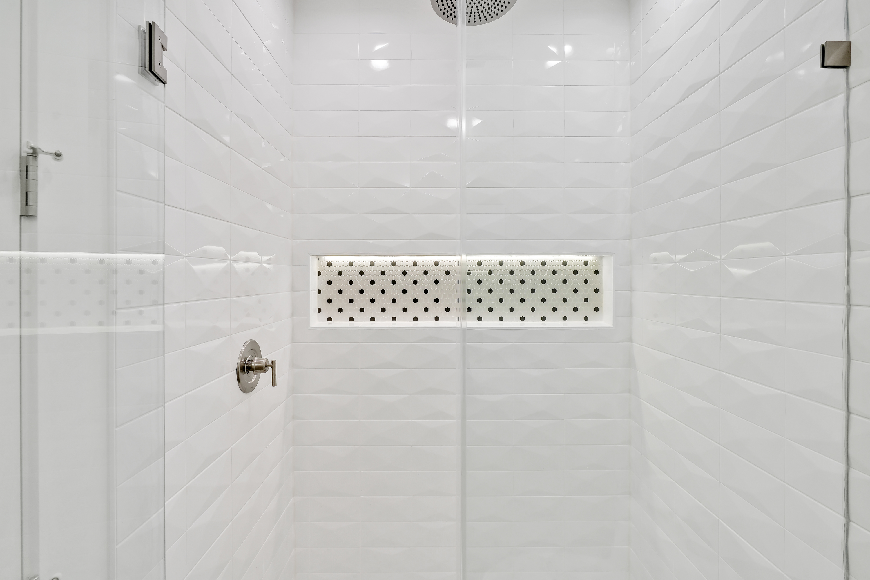 Rain shower with lighted niche