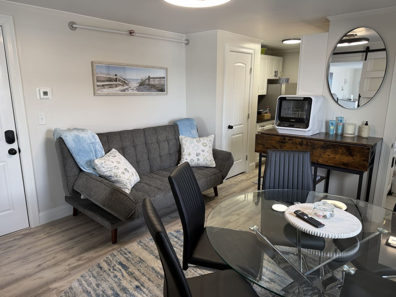 Couch, Dining for 6, Beatification Station & dishwasher