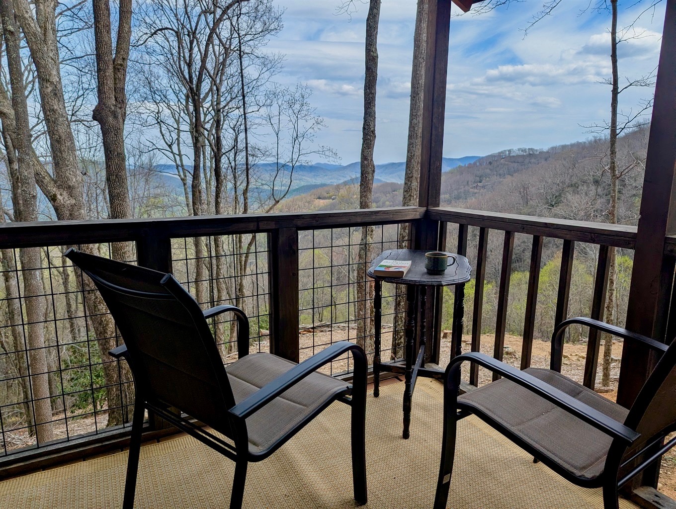 Amazing Long-range Mountain views from your private deck