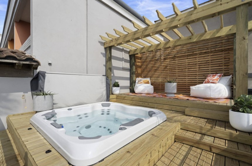 c5fcc997716848a3a0edbefac5844702 | Beachhouse | Texas | TX | Vacation Homes | Galveston | Crystal Beach | Kokomo | Breezy Days | Beachfront Elegance | Sunrise Serenity | Southern Sands Property Management, LLC