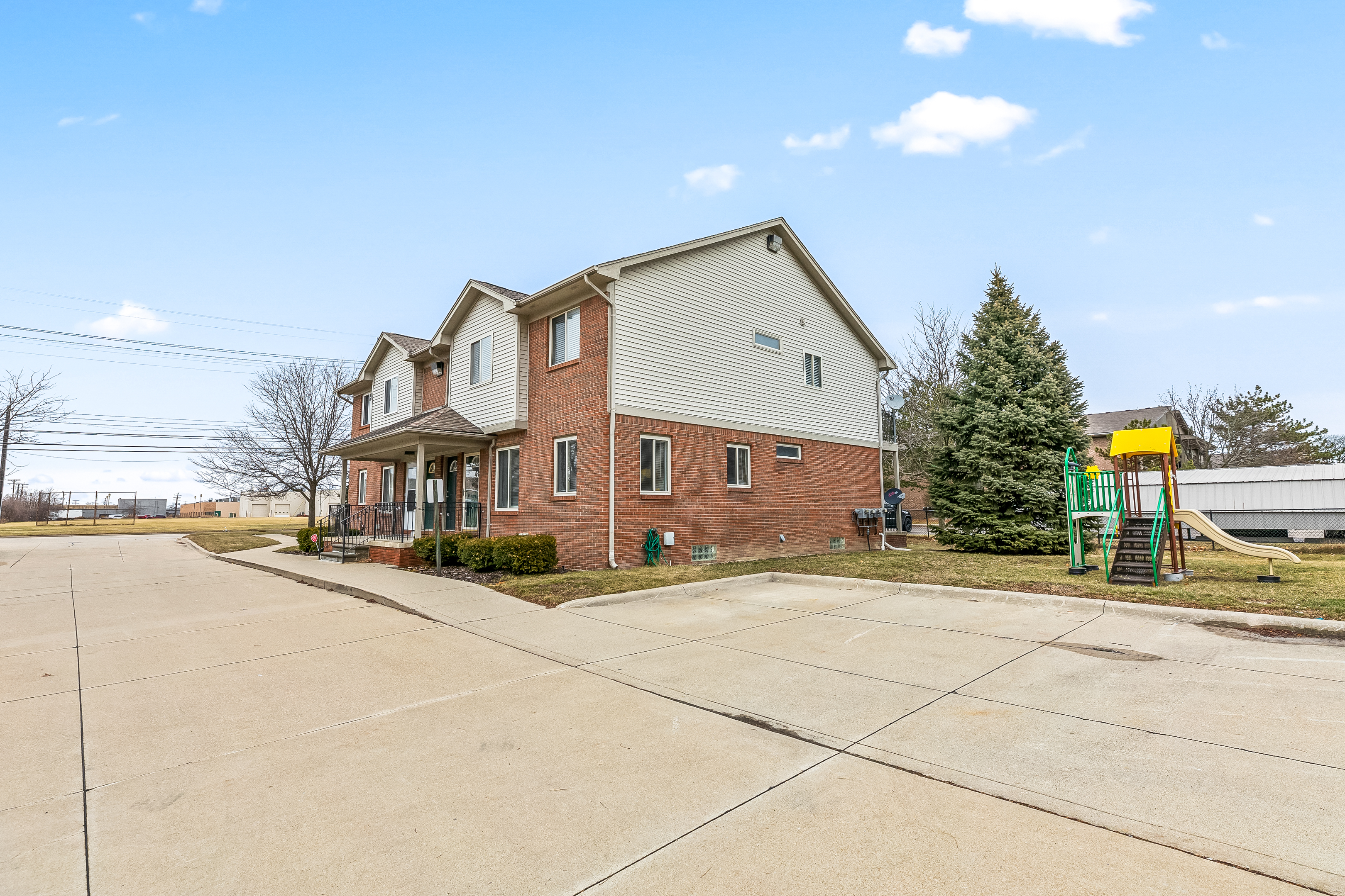 Spacious end-unit condo in a quiet, well-kept community with sidewalks, green space, and a nearby playground—perfect for a relaxed stay.