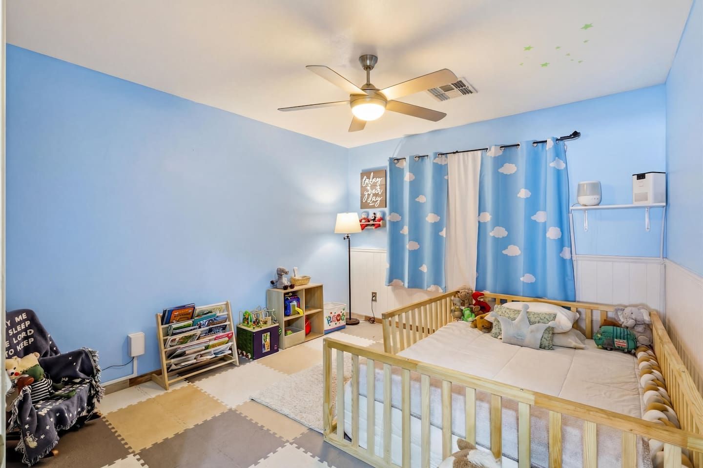 Queen size montessori floor bed