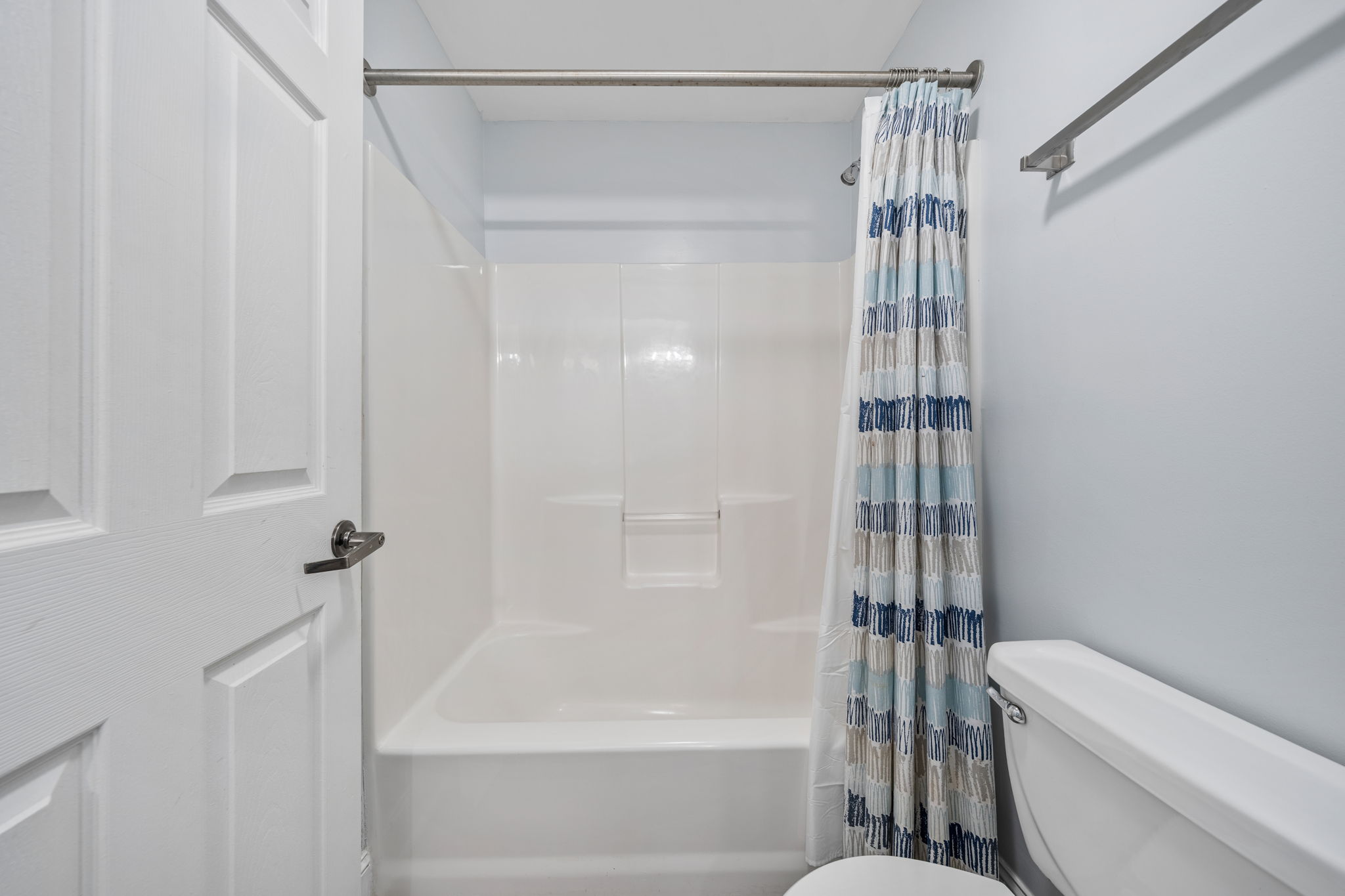 Jack 'n Jill Bathroom 2 | Starfish | Oceanview 101 | 1116 Ocean Blvd, Isle of Palms, SC | IOP Escapes