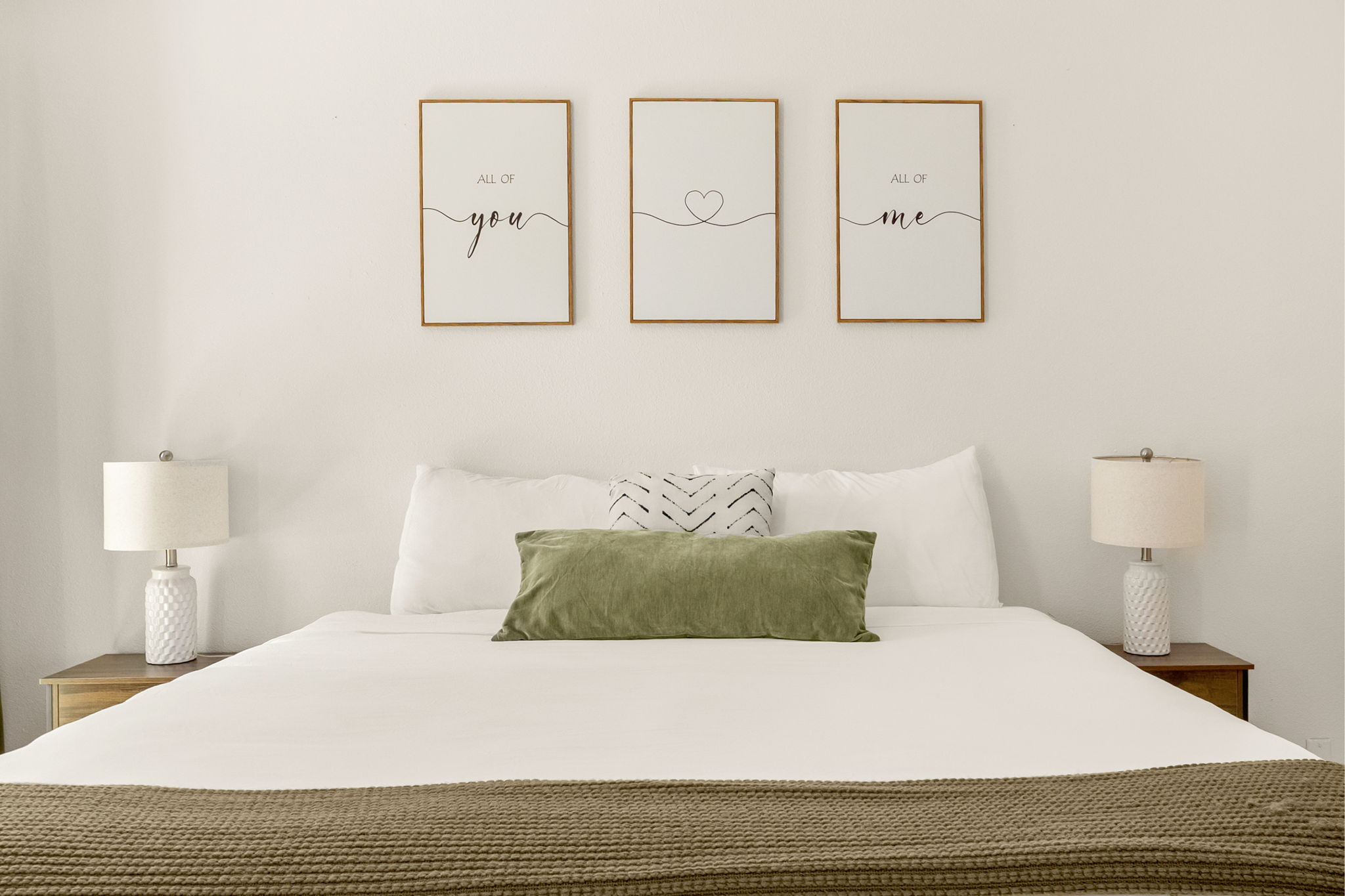 Soft, serene bedroom with a cozy “welcome home” touch 🛏️✨
