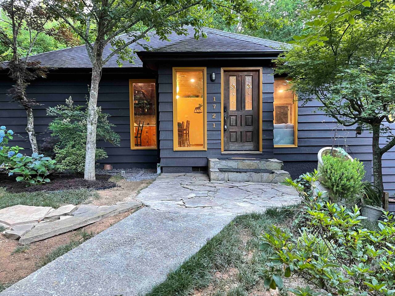 Smoky Bear BnB has a Home Theater w/ 120” Screen, 4k UHD HDR projection, Dolby Surround Sound, & comfy seats, Hot-Tub, Outdoor Fire Place, Game Room, BAR Room, 5 Mastersuite (5 Br/5 Ba), Lush Wooded Views all with the best Location in Gatlinburg.
